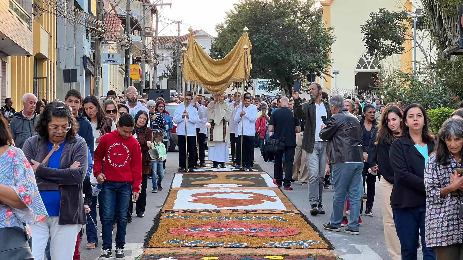 Missas e procissões marcam celebração de Corpus Christi em Santos Dumont